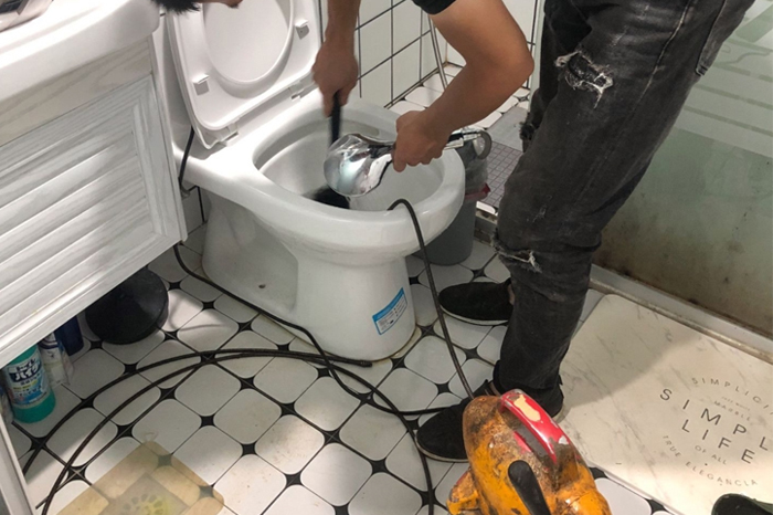 碧江马桶堵塞自己疏通还是找师傅?专业上门服务让你省时更省心